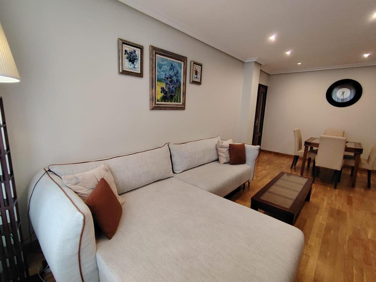 Avello Oviedo Con Parking Daire Dış mekan fotoğraf
