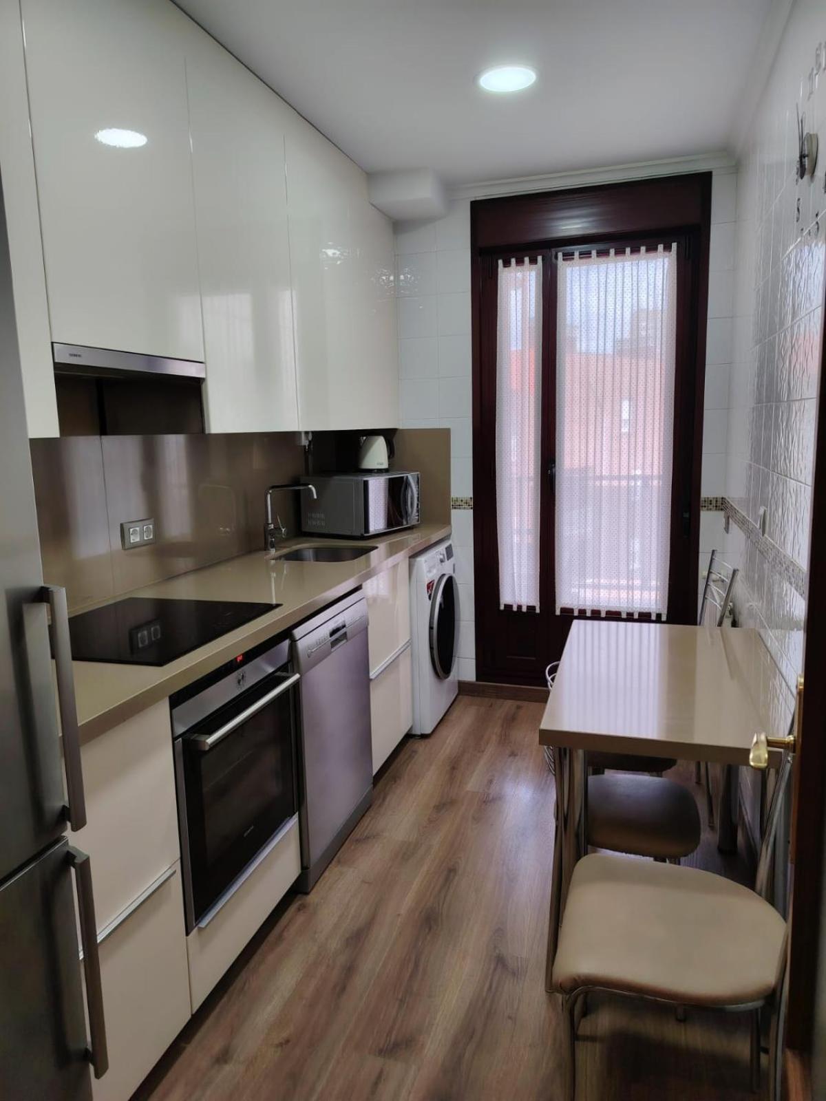 Avello Oviedo Con Parking Daire Dış mekan fotoğraf