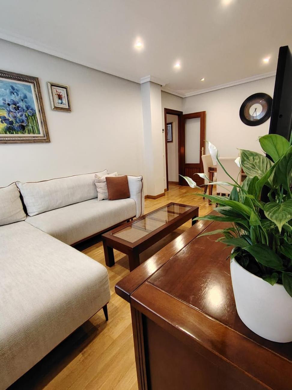 Avello Oviedo Con Parking Daire Dış mekan fotoğraf