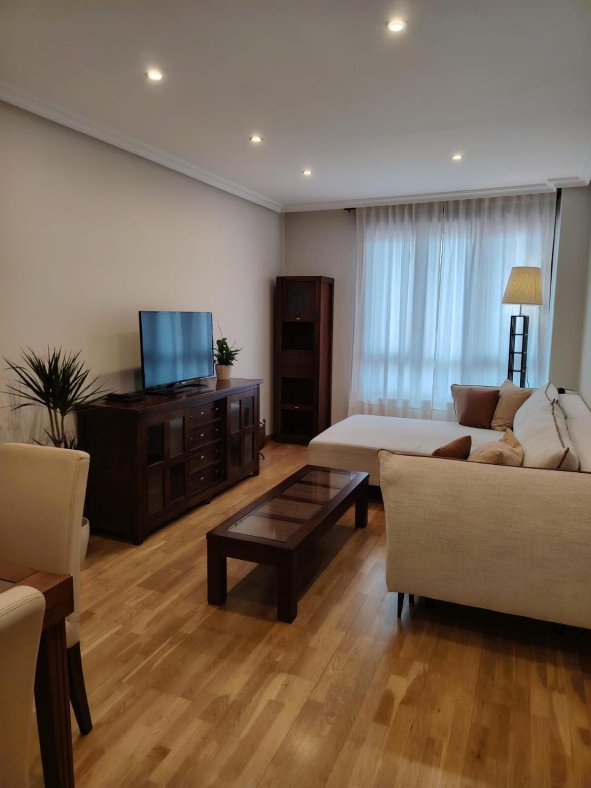 Avello Oviedo Con Parking Daire Dış mekan fotoğraf