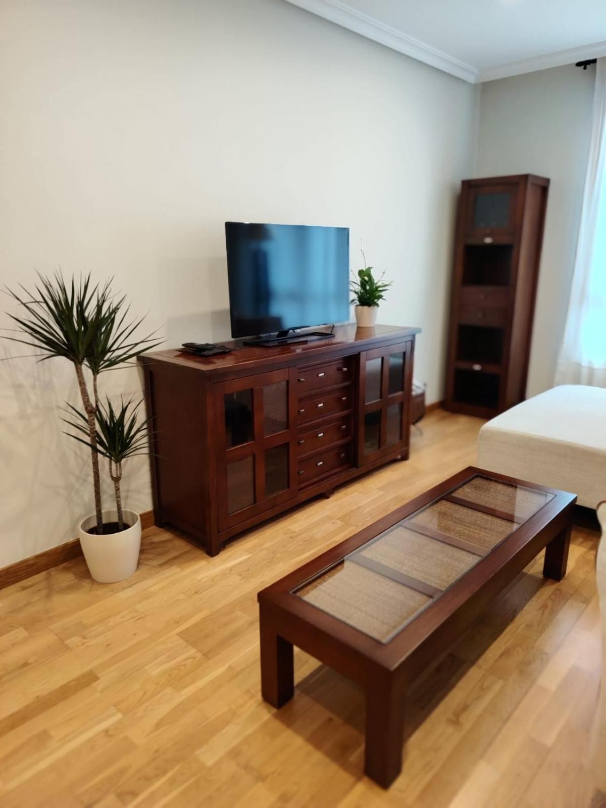 Avello Oviedo Con Parking Daire Dış mekan fotoğraf